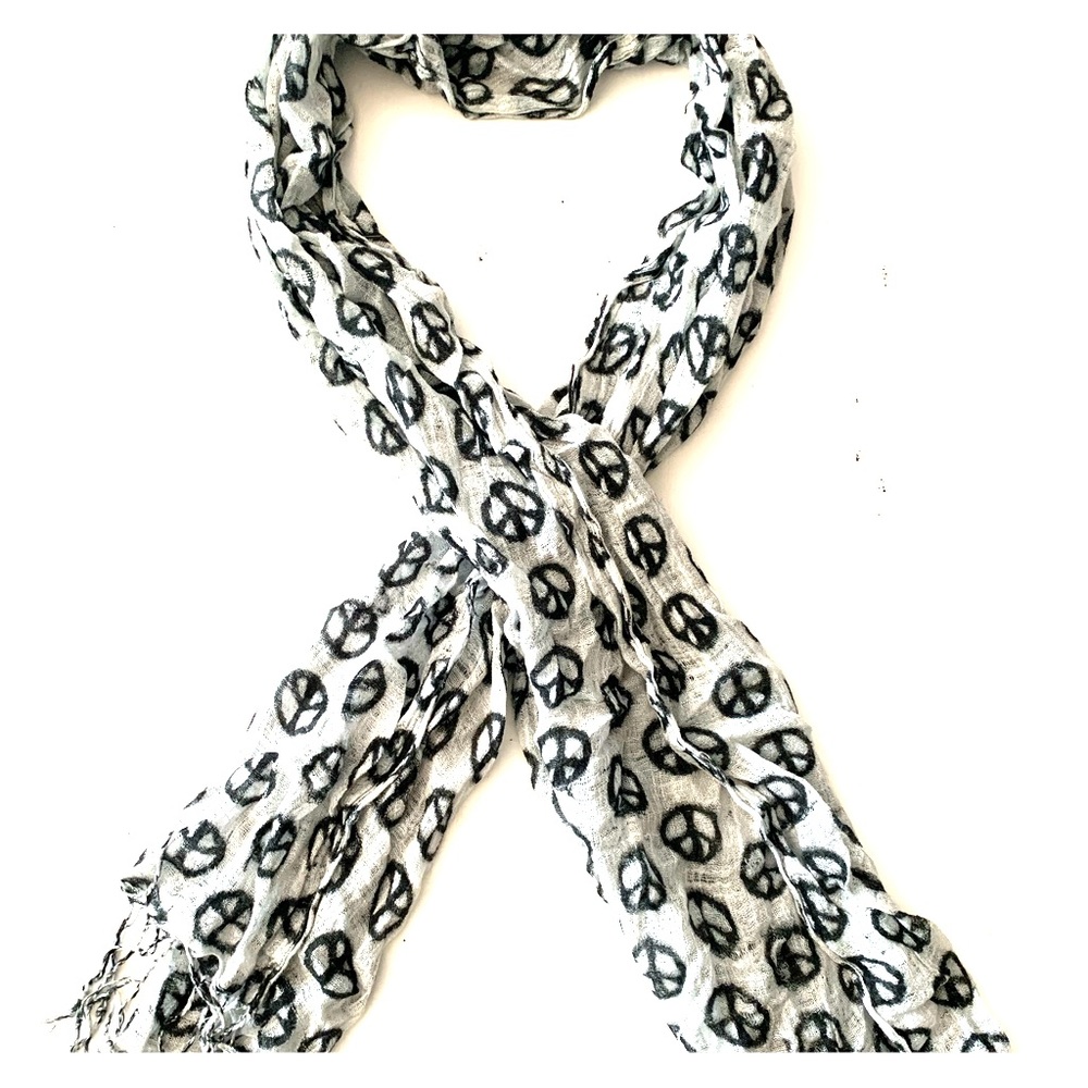 Light decorative scarf
